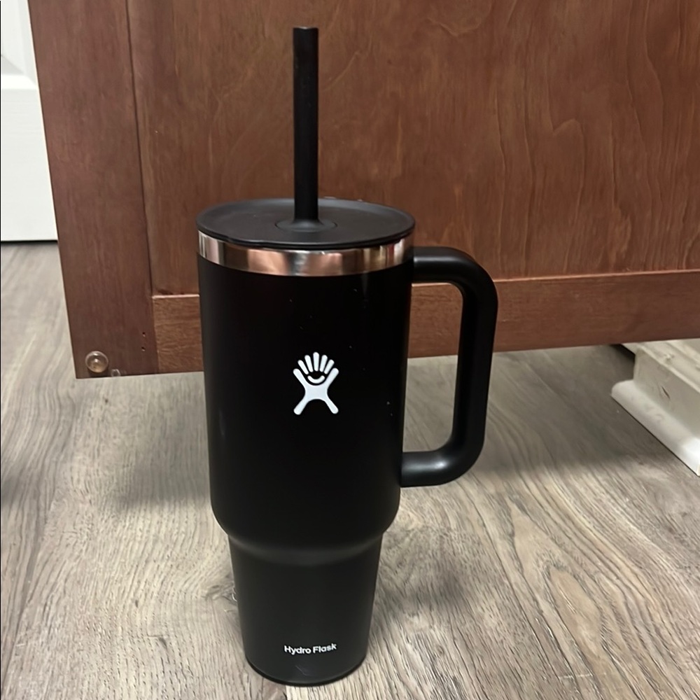 Hydro Flask Black Tumbler with Straw